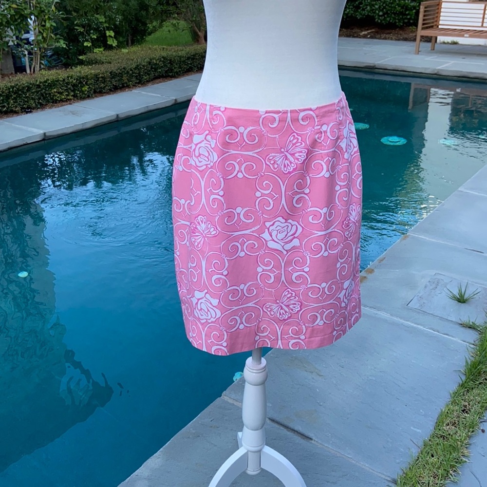 ❤️ Lilly Pulitzer White Label Lined Pink Skirt Sz 8. Iron Maiden is the print.